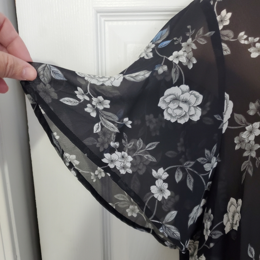 Torrid Semi-Sheer Floral Hi-Lo Tunic - Picture 6 of 13